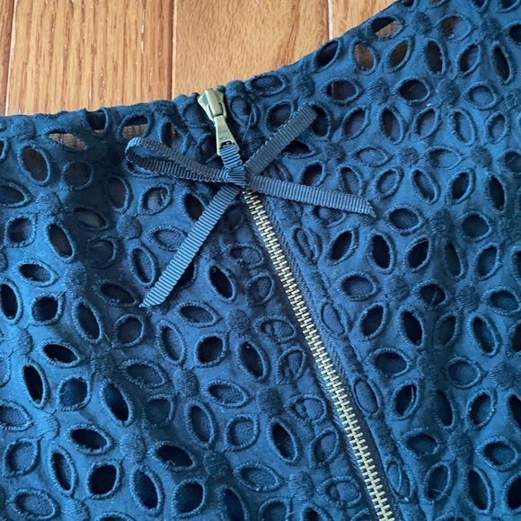 Black daisy eyelet dress - Picture 2 of 7